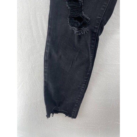 Universal Thread Women's Jeans Black Distressed Sz 14 Short Skinny Crop Raw Hem - Picture 5 of 7